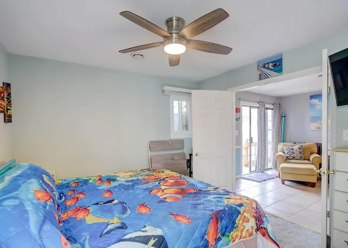 Walk To Beach, Indoor/outdoor Pools, Steps To Grocery Apartment *