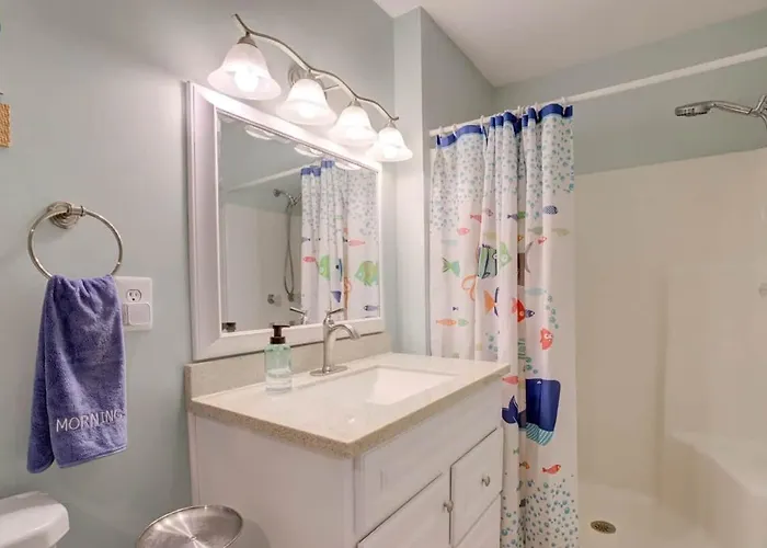 Apartment Walk To Beach, Indoor/outdoor Pools, Steps To Grocery *