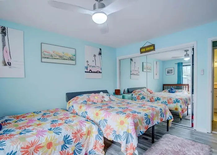 Apartment Walk To Beach, Indoor/outdoor Pools, Steps To Grocery *