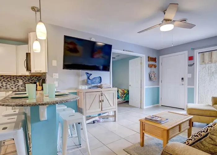 Walk To Beach, Indoor/outdoor Pools, Steps To Grocery Apartment *