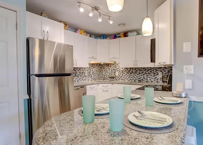 Apartment Walk To Beach, Indoor/outdoor Pools, Steps To Grocery