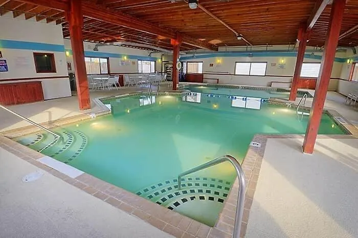 Apartment Walk To Beach, Indoor/outdoor Pools, Steps To Grocery *